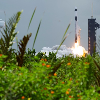 Trump aims to foster space industry by cutting environmental regulation