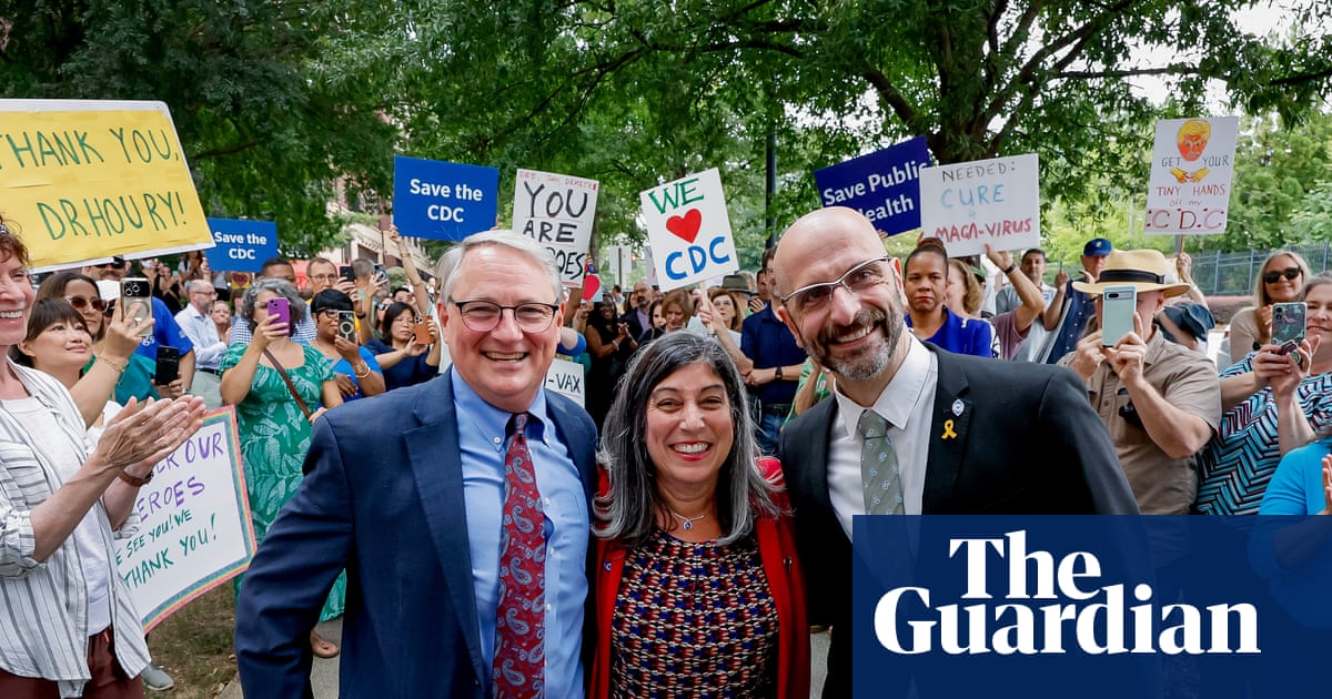 CDC staff clap out senior officials who resigned after Monarez firing – video