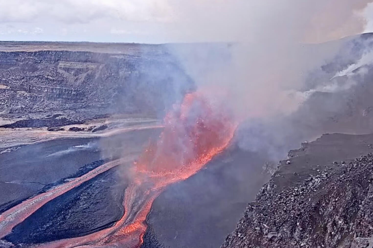 Hawaii's Kilauea volcano erupts again, shooting lava 500 feet into the sky