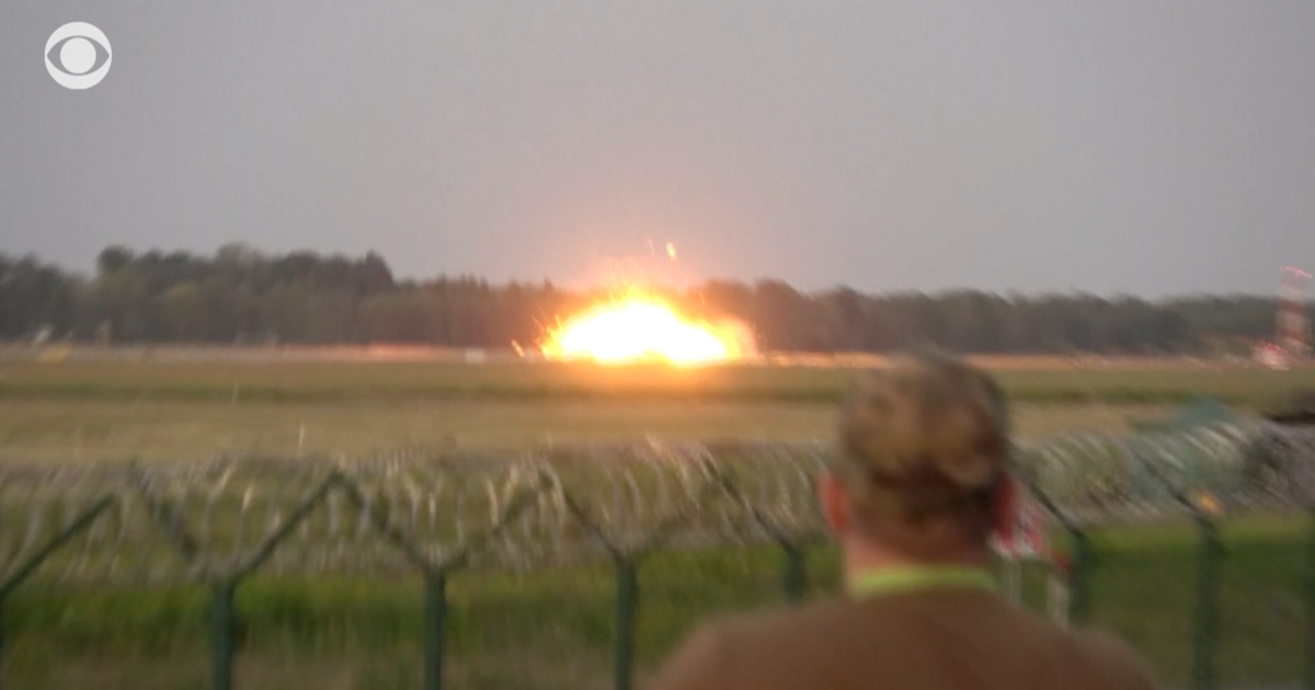 Pilot dies as Polish F-16 crashes during air show rehearsal