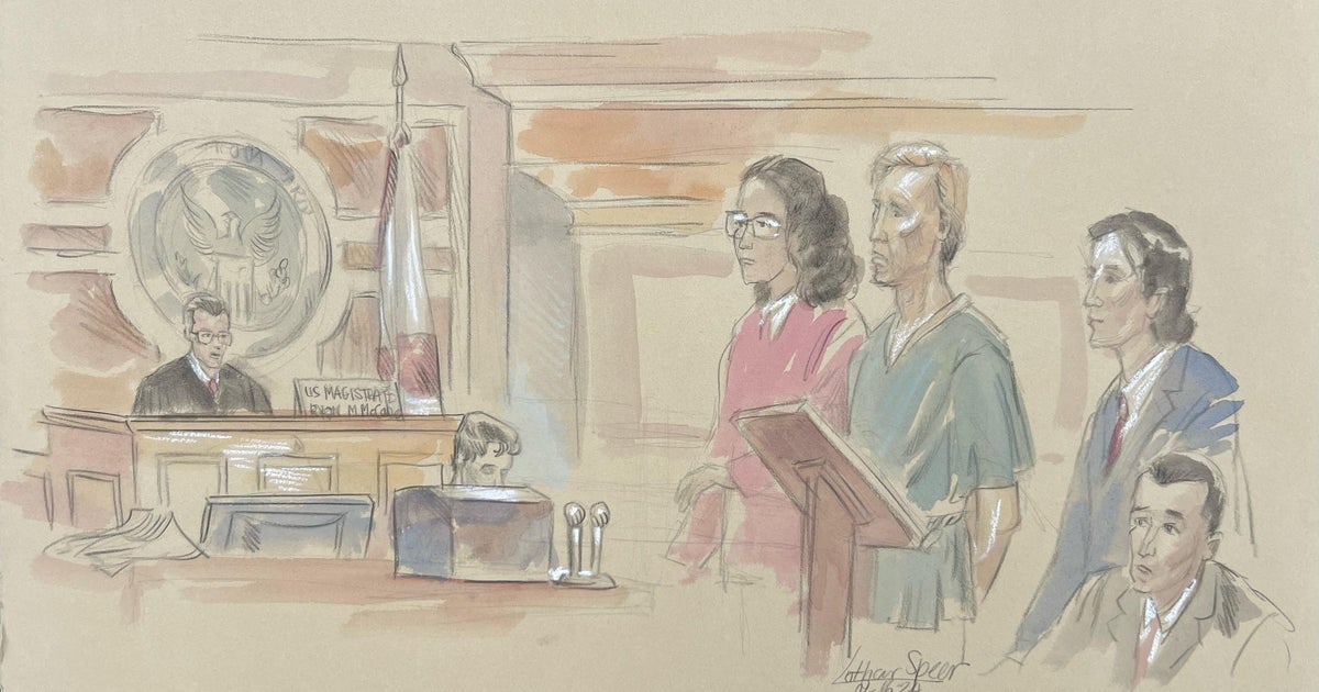 Suspect in apparent Trump assassination attempt charged with 2 firearm counts