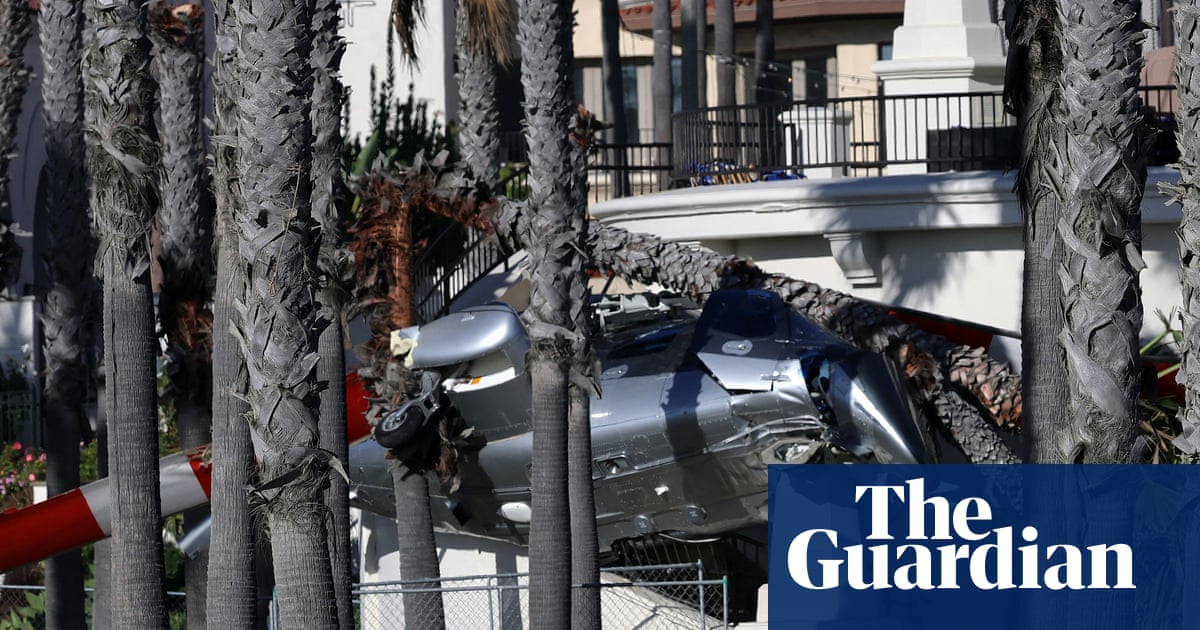 Footage shows moment a helicopter crashes at California beach – video