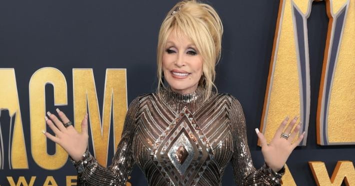 Dolly Parton says "I'm not dying" after sister asks for prayers