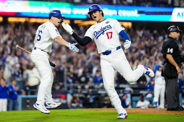 Freddie Freeman's walk-off homer in 18th inning gives Dodgers 2-1 World Series lead