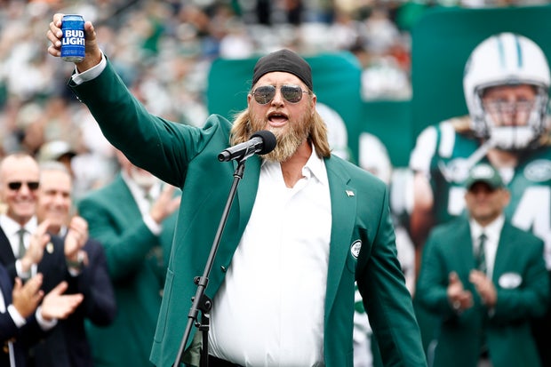 Nick Mangold, New York Jets legend, dies at 41, team announces