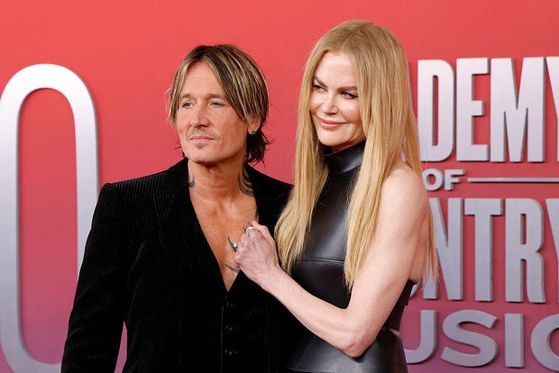 Nicole Kidman files for divorce from Keith Urban, citing "irreconcilable differences"