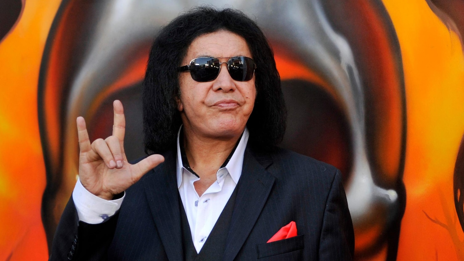 Kiss rocker Gene Simmons recovering after crashing SUV