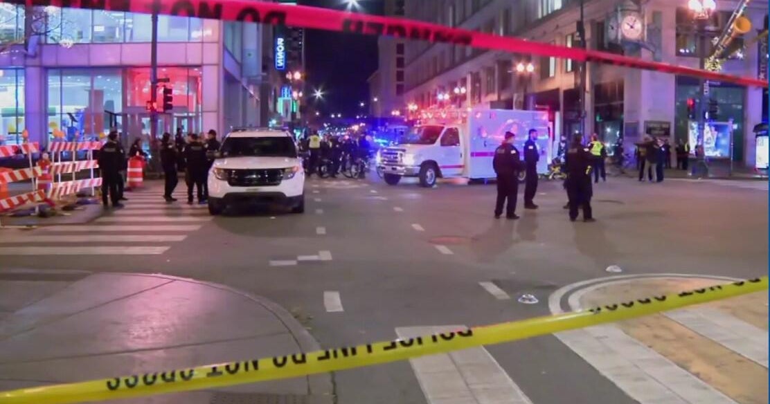 One dead, 8 wounded in 2 shootings in Chicago's downtown Loop district