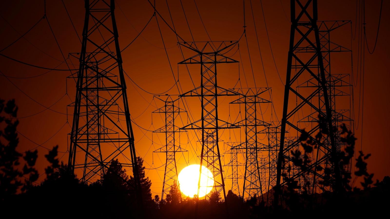 Voters’ anger over high electricity bills and data centers loom over 2026 midterms