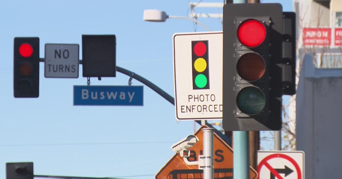 Should California drivers pay their red light tickets? What experts say
