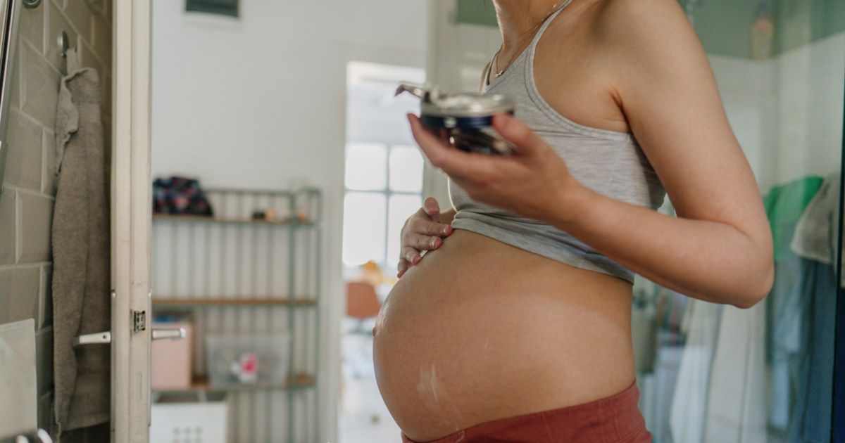 We ask dermatologists how to best prevent pregnancy stretch marks, and these the best products to use