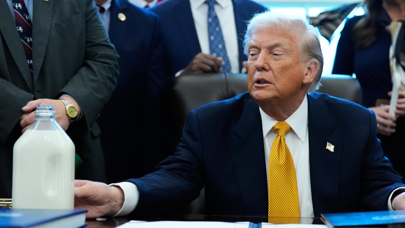 Trump signs a law returning whole milk to school lunches