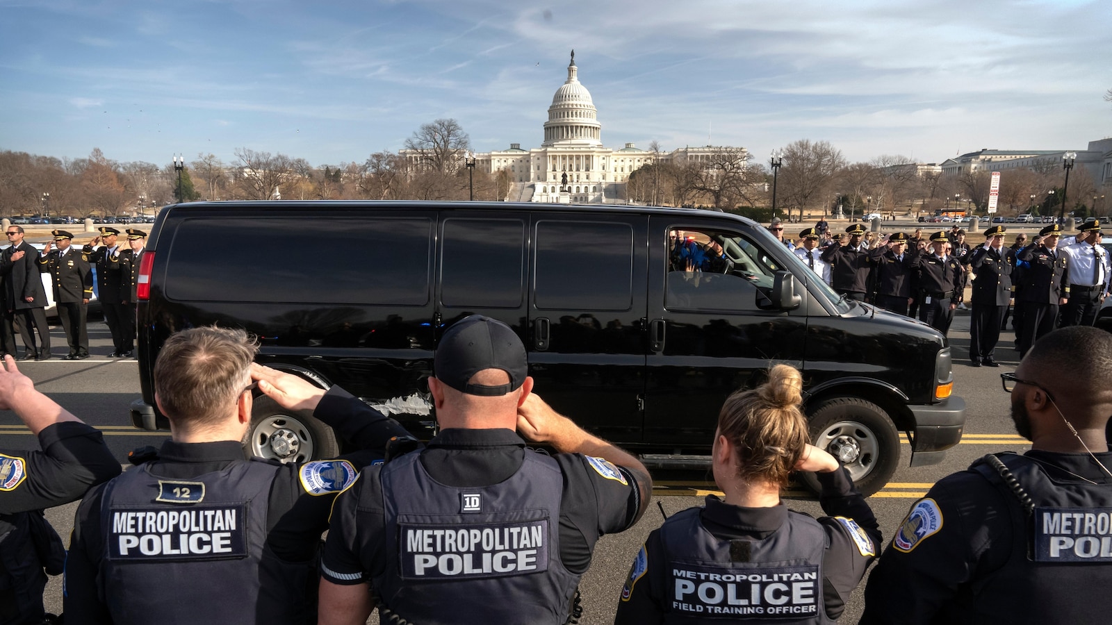 Washington Metropolitan Police officer dies from injuries suffered while helping stranded motorist