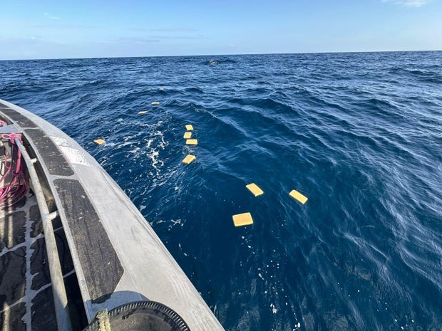 Boat crew tosses 115 kilos of cocaine in Pacific while fleeing Colombian navy