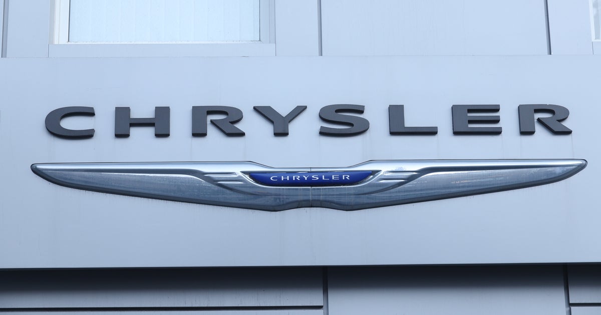 Chrysler recalls more than 450,000 vehicles whose trailer brakes could fail