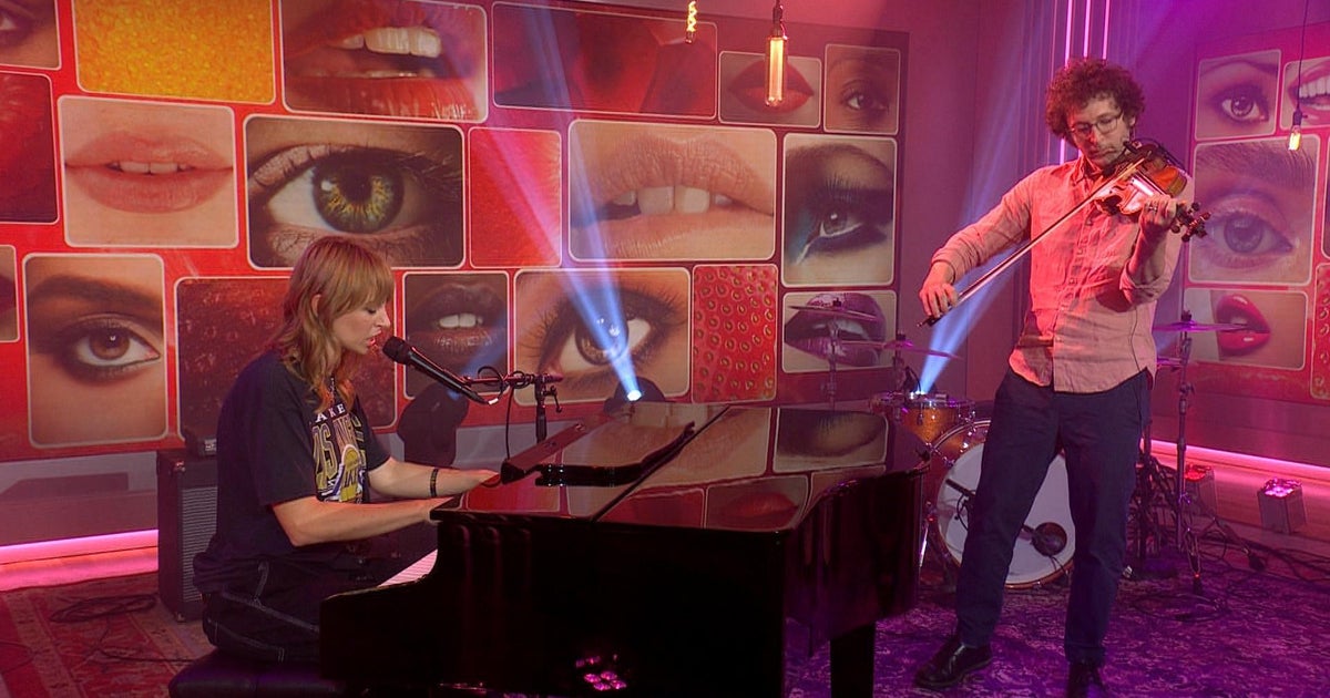 Saturday Sessions: Gordi performs "Lunch at Dune"