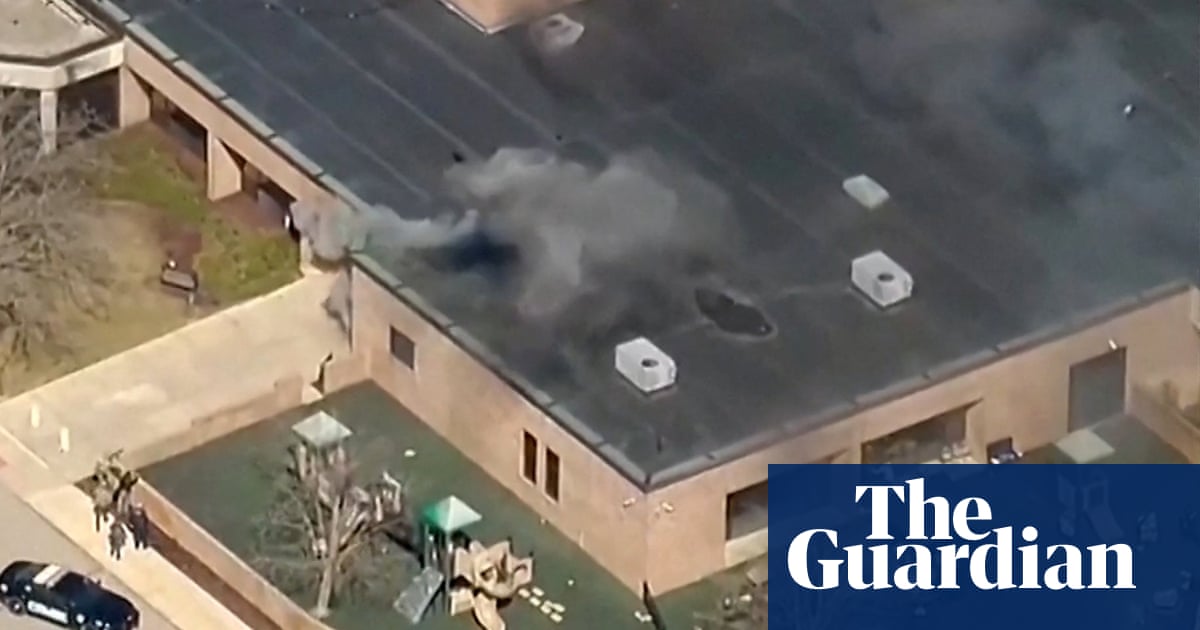 County sheriff says 'no kids or staff injured' in Michigan synagogue attack – video