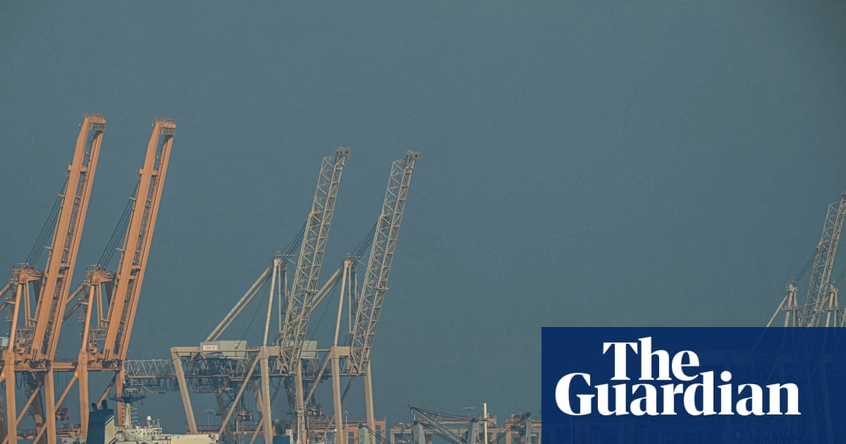 UAE quits Opec in win for Trump as oil cartel weakened