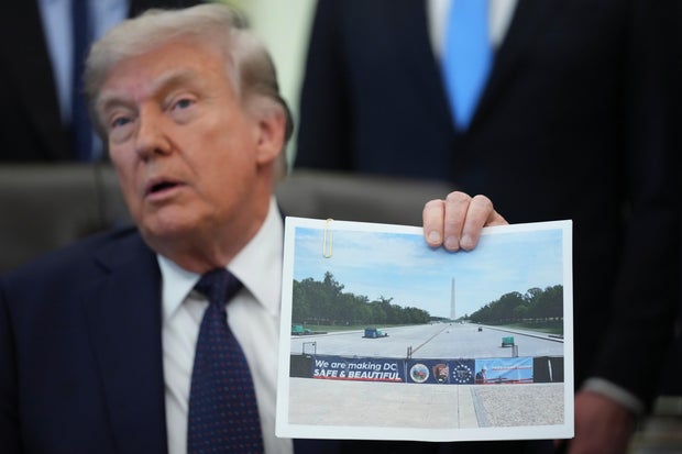 Trump says he'll resurface Lincoln Memorial Reflecting Pool, turning it blue