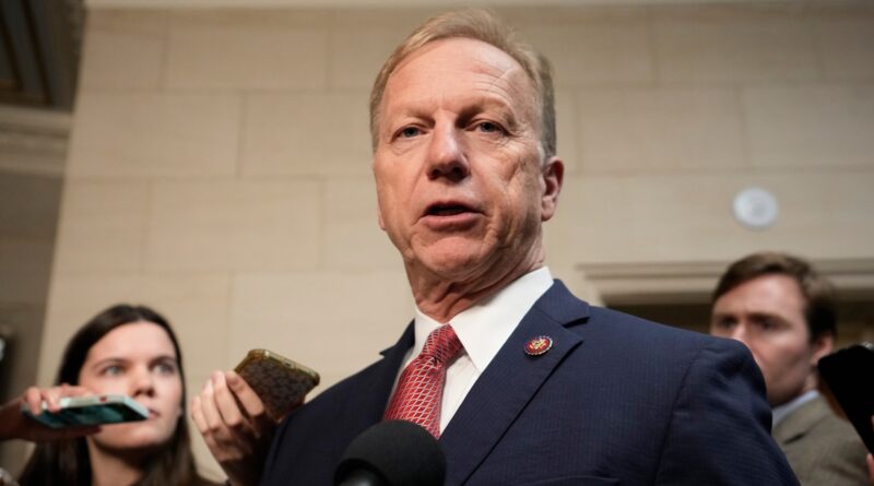 Oklahoma begins choosing a new US senator and governor in crowded primary