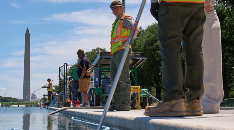 Trump administration uses hydrogen peroxide against algae in Reflecting Pool
