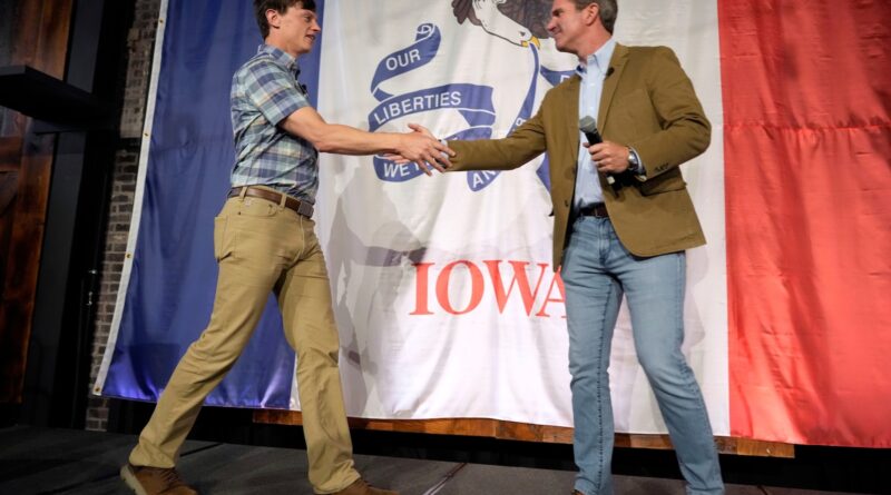 Rob Sand rallies with Kentucky Gov. Andy Beshear as Democrats aim to flip Iowa governor seat