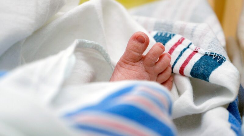 US infant mortality rate fell to an all-time low, but still trails similar nations