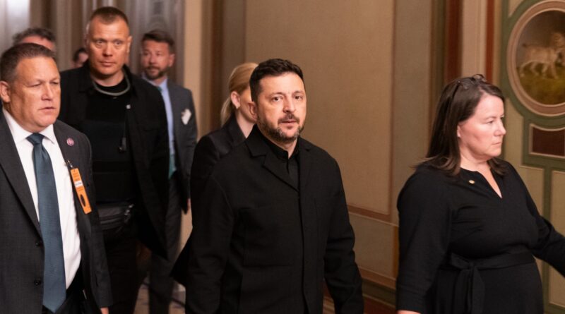 Senate takes first steps on Russian sanctions after meeting with Zelenskyy