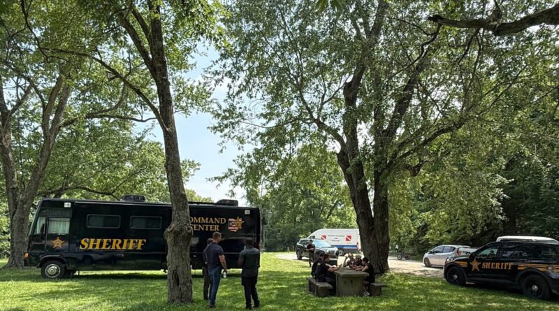 Attempt to save a struggling swimmer leaves 5 dead in an Ohio river
